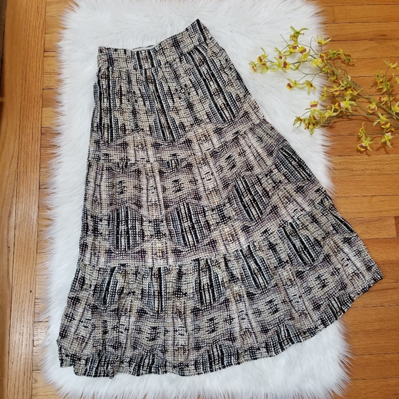 Solitaire Dresses & Skirts - SOLITAIRE Boho Tiered Ruffle Skirt Size M, Elastic Waist at the back...